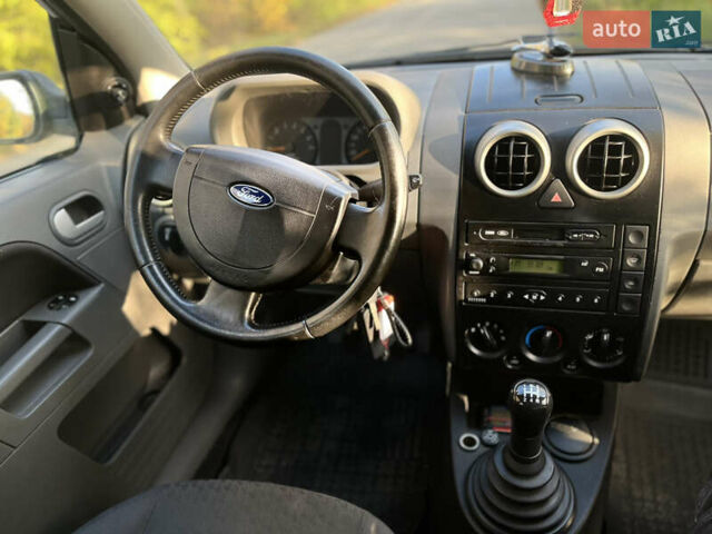 Форд Фьюжен 2002 у Хмельницькому на Automoto.ua Чорний Форд Фьюжен, об'ємом двигуна 1.6 л та пробігом 207 тис. км за 4200 $, фото 11 на Automoto.ua