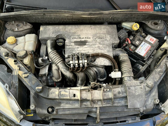 Форд Фьюжен 2002 у Хмельницькому на Automoto.ua Чорний Форд Фьюжен, об'ємом двигуна 1.6 л та пробігом 207 тис. км за 4200 $, фото 12 на Automoto.ua