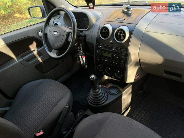 Форд Фьюжен 2002 у Хмельницькому на Automoto.ua Чорний Форд Фьюжен, об'ємом двигуна 1.6 л та пробігом 207 тис. км за 4200 $, фото 6 на Automoto.ua