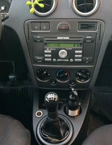 Черный Форд Фьюжн, объемом двигателя 1.4 л и пробегом 237 тыс. км за 4200 $, фото 5 на Automoto.ua