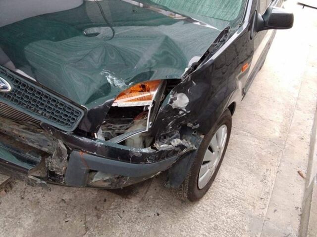 Черный Форд Фьюжн, объемом двигателя 1.4 л и пробегом 198 тыс. км за 2000 $, фото 3 на Automoto.ua