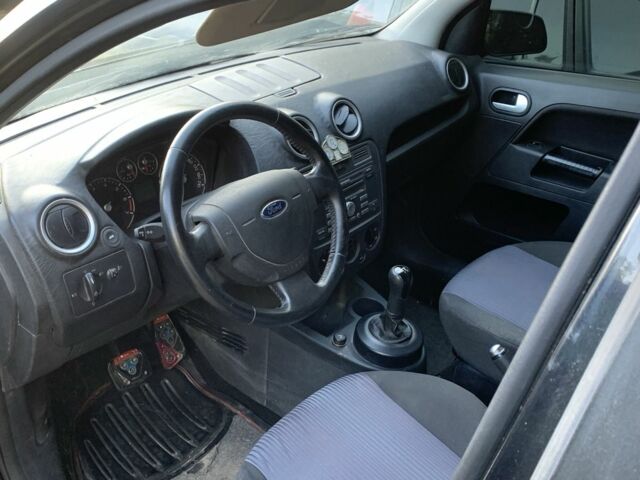 Черный Форд Фьюжн, объемом двигателя 1.4 л и пробегом 198 тыс. км за 2000 $, фото 4 на Automoto.ua