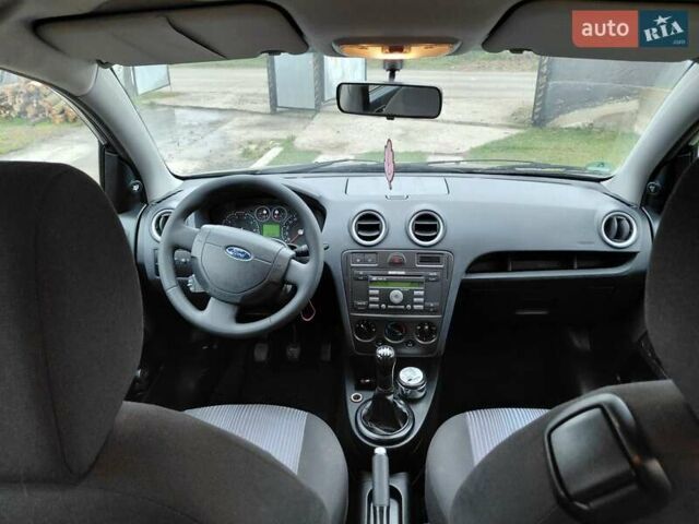 Черный Форд Фьюжн, объемом двигателя 1.4 л и пробегом 180 тыс. км за 4550 $, фото 8 на Automoto.ua