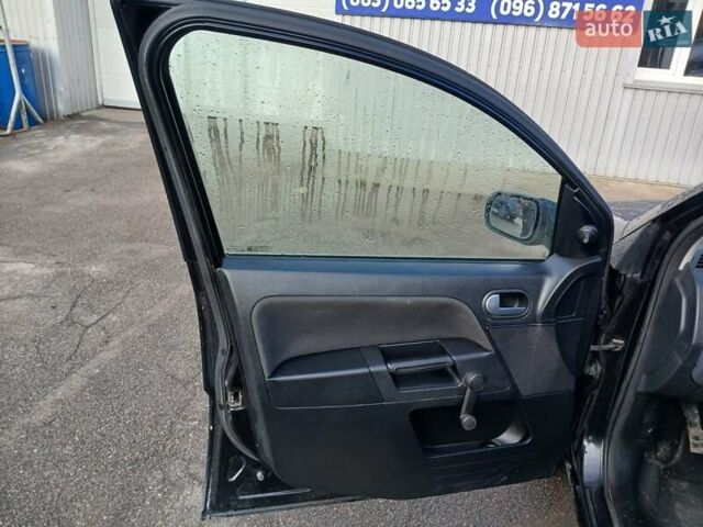 Черный Форд Фьюжн, объемом двигателя 1.4 л и пробегом 185 тыс. км за 5100 $, фото 10 на Automoto.ua