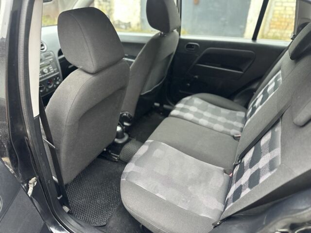 Чорний Форд Фьюжен, об'ємом двигуна 1.4 л та пробігом 195 тис. км за 5100 $, фото 4 на Automoto.ua