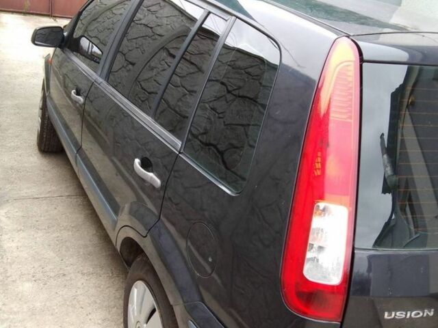 Черный Форд Фьюжн, объемом двигателя 1.4 л и пробегом 198 тыс. км за 2000 $, фото 1 на Automoto.ua