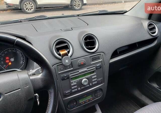 Черный Форд Фьюжн, объемом двигателя 1.6 л и пробегом 318 тыс. км за 4200 $, фото 13 на Automoto.ua