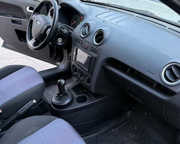 Форд Фьюжен 2007 у Запоріжжя на Automoto.ua Чорний Форд Фьюжен, об'ємом двигуна 1.4 л та пробігом 133 тис. км за 4800 $, фото 33 на Automoto.ua