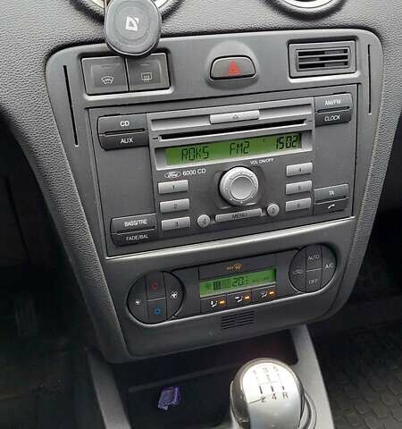 Черный Форд Фьюжн, объемом двигателя 1.6 л и пробегом 318 тыс. км за 4200 $, фото 12 на Automoto.ua