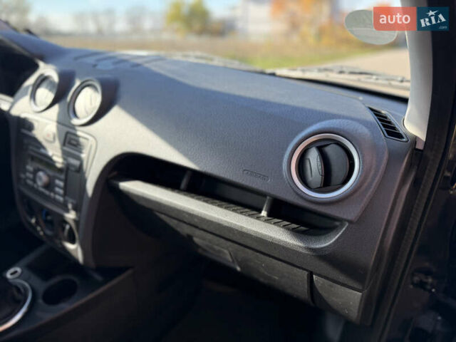 Чорний Форд Фьюжен, об'ємом двигуна 1.4 л та пробігом 174 тис. км за 6000 $, фото 45 на Automoto.ua