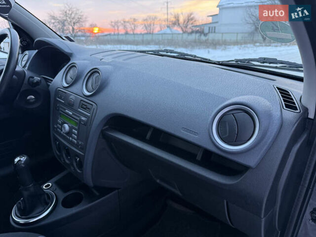 Черный Форд Фьюжн, объемом двигателя 1.4 л и пробегом 174 тыс. км за 6000 $, фото 27 на Automoto.ua