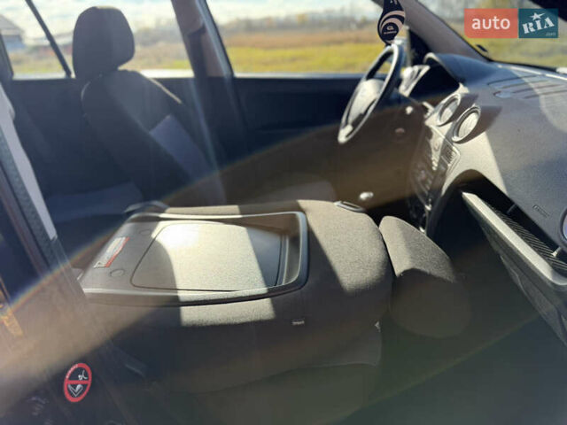 Чорний Форд Фьюжен, об'ємом двигуна 1.4 л та пробігом 174 тис. км за 6000 $, фото 49 на Automoto.ua