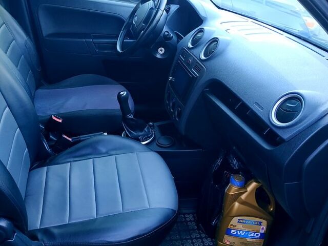 Чорний Форд Фьюжен, об'ємом двигуна 1.4 л та пробігом 153 тис. км за 4400 $, фото 4 на Automoto.ua