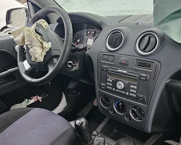 Чорний Форд Фьюжен, об'ємом двигуна 1.39 л та пробігом 160 тис. км за 2000 $, фото 13 на Automoto.ua