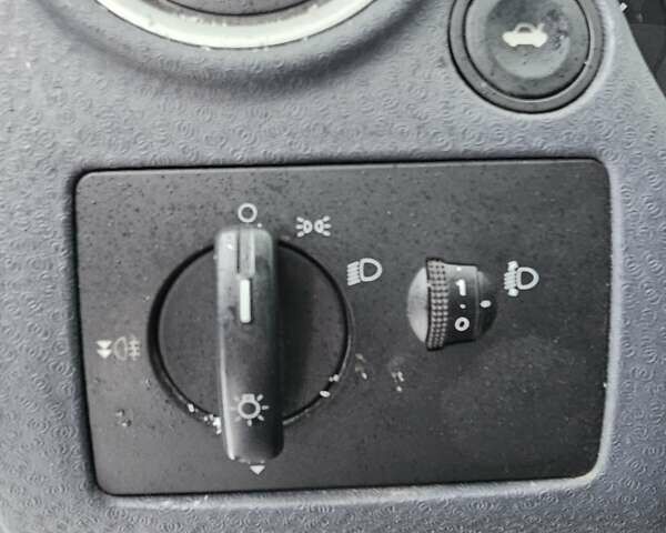 Чорний Форд Фьюжен, об'ємом двигуна 1.39 л та пробігом 160 тис. км за 2000 $, фото 8 на Automoto.ua