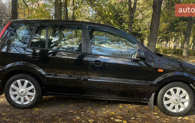 Черный Форд Фьюжн, объемом двигателя 1.6 л и пробегом 142 тыс. км за 5900 $, фото 2 на Automoto.ua