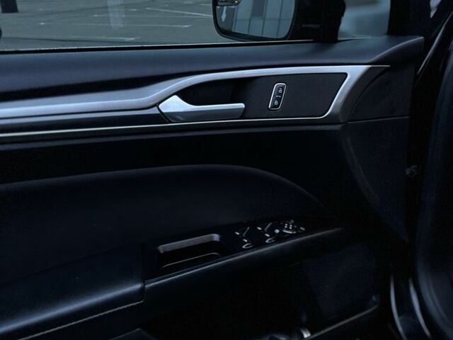 Чорний Форд Фьюжен, об'ємом двигуна 2.5 л та пробігом 225 тис. км за 10900 $, фото 19 на Automoto.ua