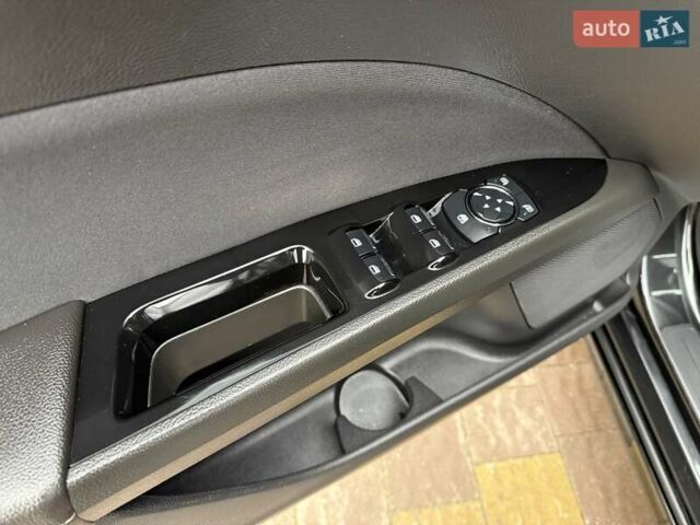 Чорний Форд Фьюжен, об'ємом двигуна 1.6 л та пробігом 181 тис. км за 8200 $, фото 20 на Automoto.ua