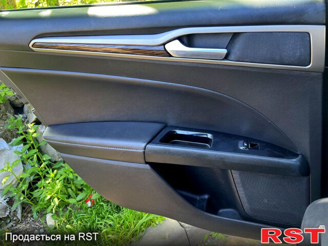 Черный Форд Фьюжн, объемом двигателя 2 л и пробегом 276 тыс. км за 8499 $, фото 7 на Automoto.ua