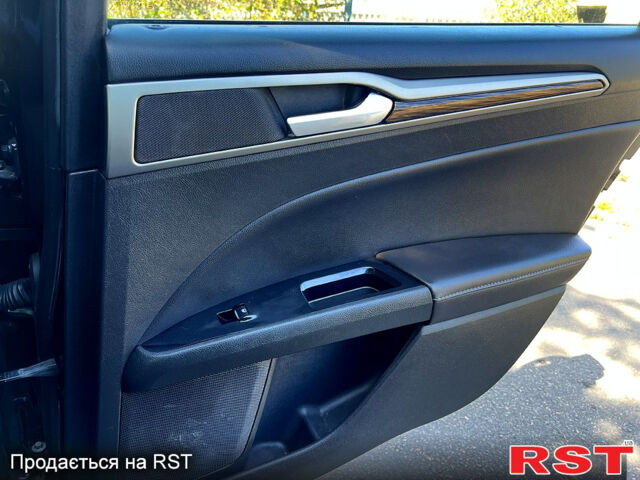 Черный Форд Фьюжн, объемом двигателя 2 л и пробегом 276 тыс. км за 8499 $, фото 9 на Automoto.ua