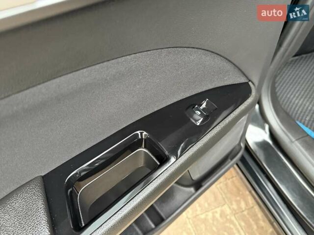 Чорний Форд Фьюжен, об'ємом двигуна 1.6 л та пробігом 181 тис. км за 8200 $, фото 46 на Automoto.ua