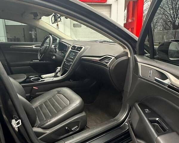 Чорний Форд Фьюжен, об'ємом двигуна 2 л та пробігом 193 тис. км за 10600 $, фото 4 на Automoto.ua