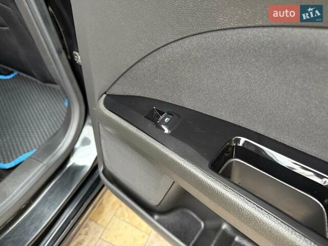 Чорний Форд Фьюжен, об'ємом двигуна 1.6 л та пробігом 181 тис. км за 8200 $, фото 58 на Automoto.ua