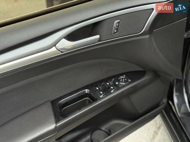 Форд Фьюжен 2013 у Запоріжжя на Automoto.ua Чорний Форд Фьюжен, об'ємом двигуна 2.49 л та пробігом 240 тис. км за 9299 $, фото 5 на Automoto.ua