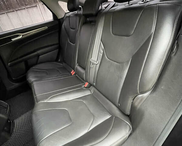 Чорний Форд Фьюжен, об'ємом двигуна 2 л та пробігом 123 тис. км за 12700 $, фото 6 на Automoto.ua