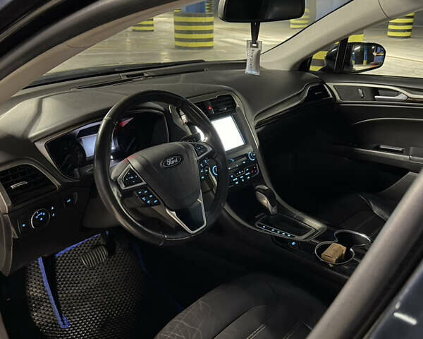 Чорний Форд Фьюжен, об'ємом двигуна 2 л та пробігом 205 тис. км за 8888 $, фото 6 на Automoto.ua