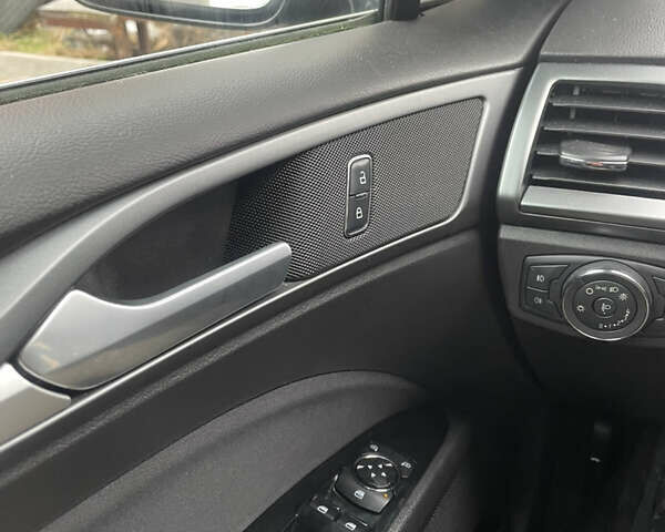 Черный Форд Фьюжн, объемом двигателя 2.5 л и пробегом 153 тыс. км за 10200 $, фото 10 на Automoto.ua