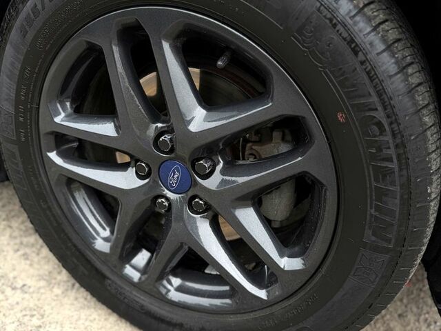 Черный Форд Фьюжн, объемом двигателя 2.5 л и пробегом 223 тыс. км за 10000 $, фото 6 на Automoto.ua