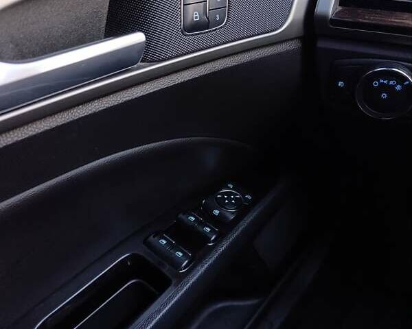 Чорний Форд Фьюжен, об'ємом двигуна 2 л та пробігом 183 тис. км за 12000 $, фото 5 на Automoto.ua