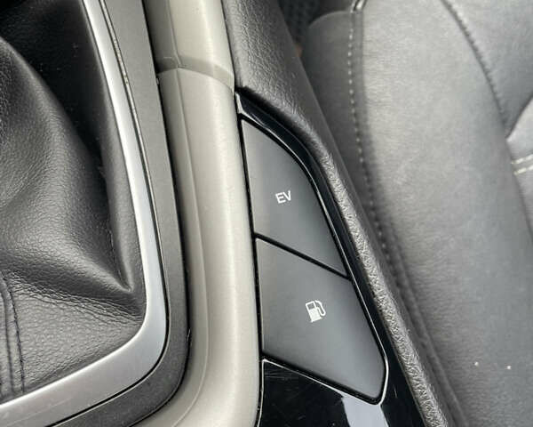 Чорний Форд Фьюжен, об'ємом двигуна 2 л та пробігом 131 тис. км за 11999 $, фото 16 на Automoto.ua