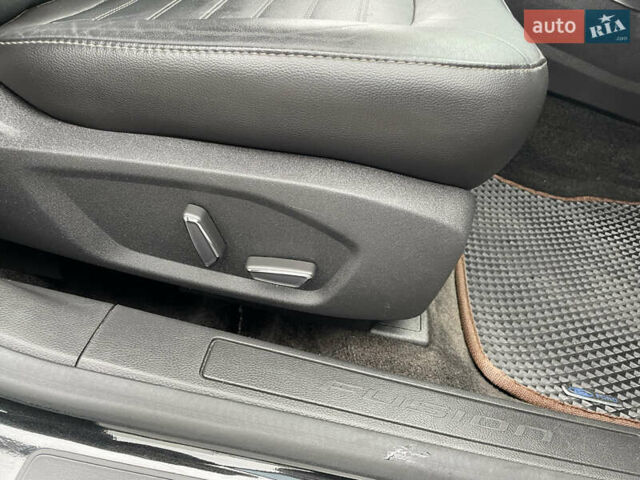 Чорний Форд Фьюжен, об'ємом двигуна 2 л та пробігом 131 тис. км за 11999 $, фото 21 на Automoto.ua