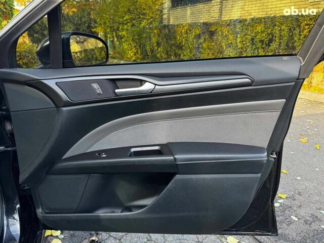 Черный Форд Фьюжн, объемом двигателя 2.7 л и пробегом 178 тыс. км за 13490 $, фото 30 на Automoto.ua