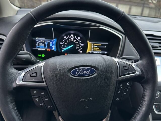 Чорний Форд Фьюжен, об'ємом двигуна 2 л та пробігом 200 тис. км за 13000 $, фото 4 на Automoto.ua