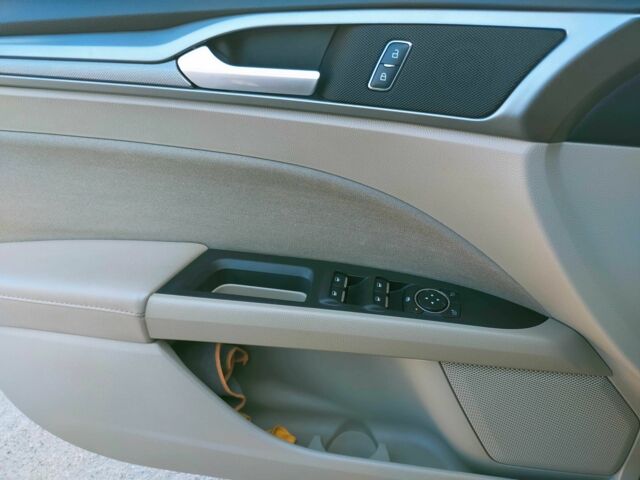 Черный Форд Фьюжн, объемом двигателя 1.5 л и пробегом 95 тыс. км за 12000 $, фото 4 на Automoto.ua