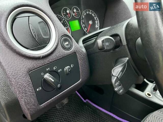 Фіолетовий Форд Фьюжен, об'ємом двигуна 1.6 л та пробігом 180 тис. км за 6500 $, фото 12 на Automoto.ua