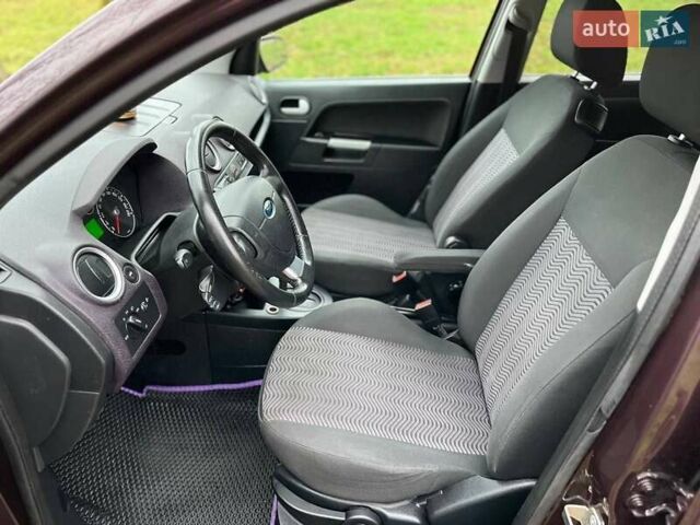 Фіолетовий Форд Фьюжен, об'ємом двигуна 1.6 л та пробігом 180 тис. км за 6500 $, фото 7 на Automoto.ua