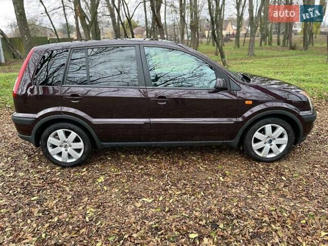 Фіолетовий Форд Фьюжен, об'ємом двигуна 1.6 л та пробігом 180 тис. км за 6500 $, фото 4 на Automoto.ua