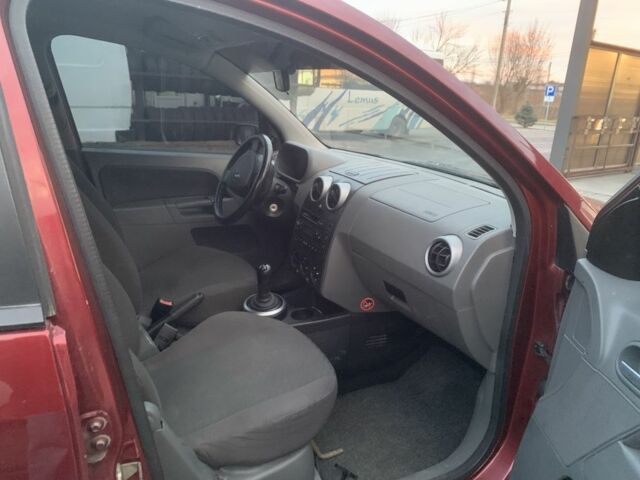 Красный Форд Фьюжн, объемом двигателя 1.4 л и пробегом 280 тыс. км за 3800 $, фото 3 на Automoto.ua