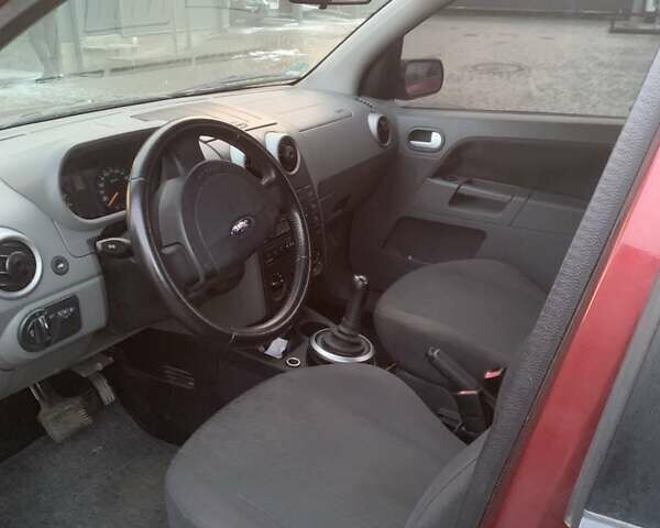 Красный Форд Фьюжн, объемом двигателя 1.39 л и пробегом 282 тыс. км за 3800 $, фото 3 на Automoto.ua