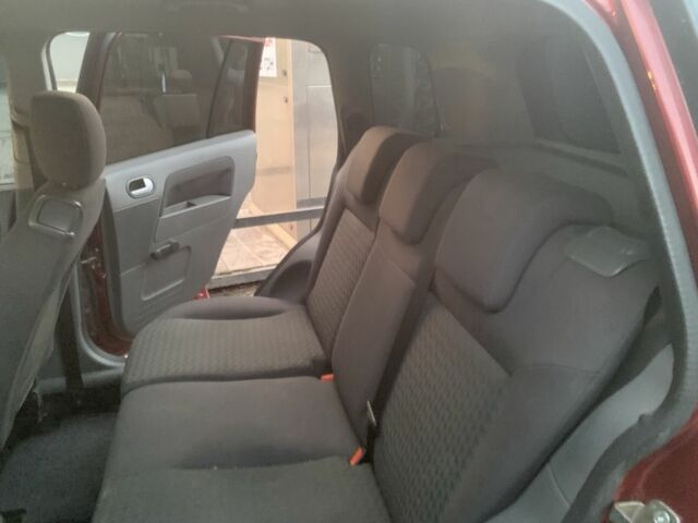 Красный Форд Фьюжн, объемом двигателя 1.4 л и пробегом 280 тыс. км за 3800 $, фото 5 на Automoto.ua