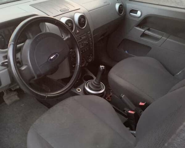 Красный Форд Фьюжн, объемом двигателя 1.39 л и пробегом 282 тыс. км за 3800 $, фото 6 на Automoto.ua