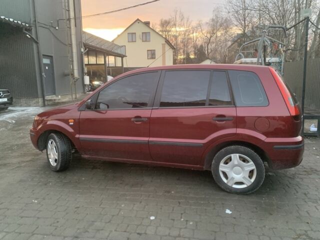 Красный Форд Фьюжн, объемом двигателя 1.4 л и пробегом 280 тыс. км за 3800 $, фото 2 на Automoto.ua