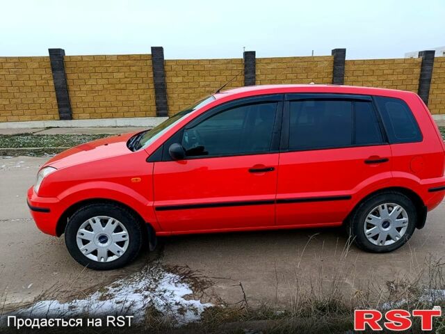 Красный Форд Фьюжн, объемом двигателя 1.4 л и пробегом 151 тыс. км за 4099 $, фото 3 на Automoto.ua