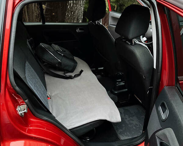 Красный Форд Фьюжн, объемом двигателя 1.4 л и пробегом 219 тыс. км за 5150 $, фото 15 на Automoto.ua