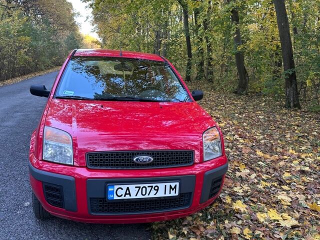 Красный Форд Фьюжн, объемом двигателя 1.4 л и пробегом 132 тыс. км за 4200 $, фото 1 на Automoto.ua