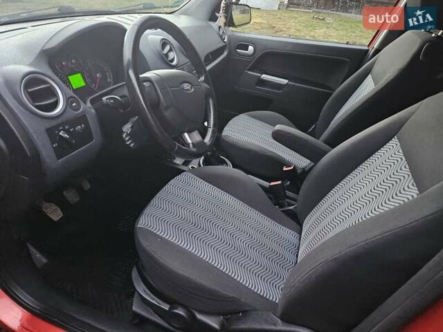 Красный Форд Фьюжн, объемом двигателя 1.6 л и пробегом 215 тыс. км за 4750 $, фото 8 на Automoto.ua